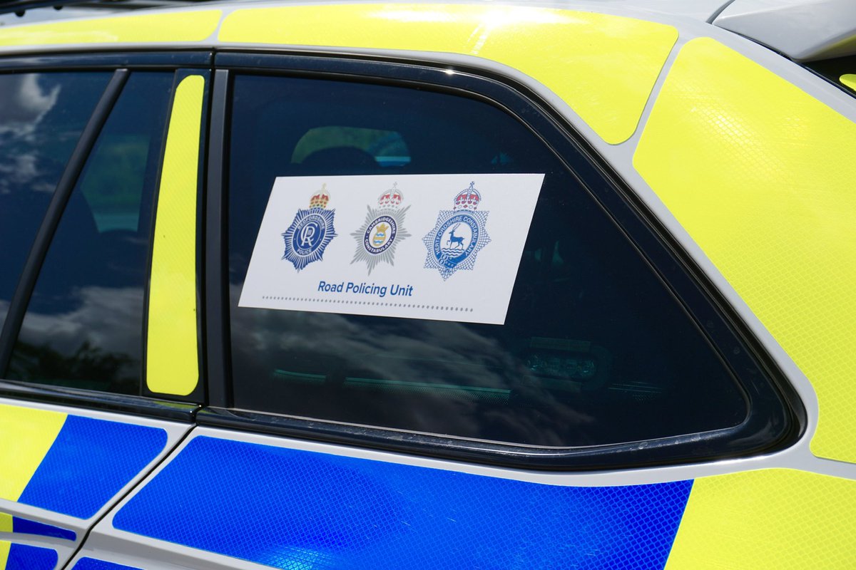 999_response's tweet photo. BCH Roads Policing Unit
This Skoda Superb SportLine Plus was delivered only a few days ago and is the first of many for Bedfordshire, Cambridgeshire &amp; Hertfordshire roads policing unit. Converted by Mawsley Emergency Vehicle Specialists. https://t.co/U8adMNNtIz