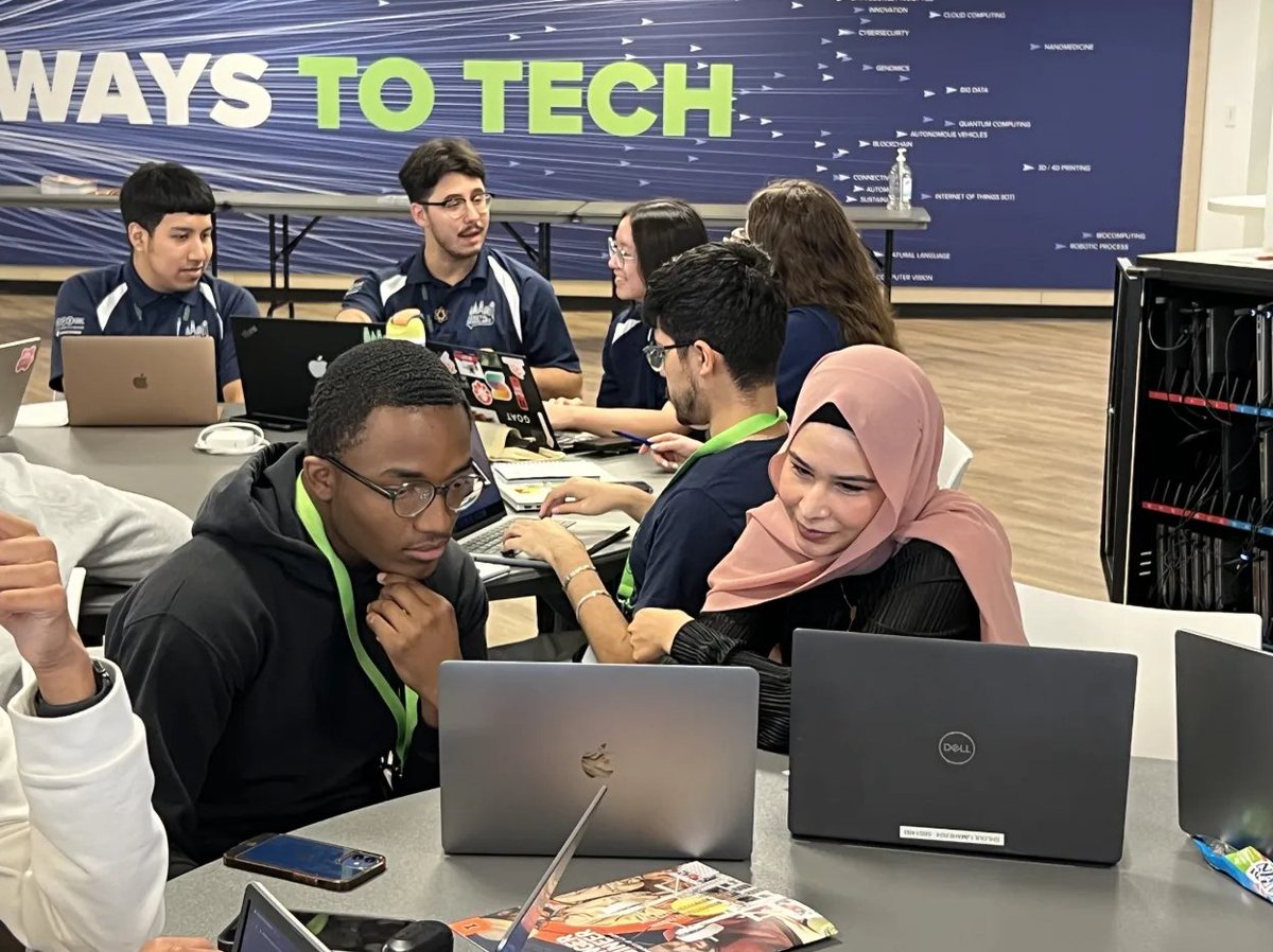 Discovery Partners Institute (@discoverdpi) on Twitter photo Thanks Moises Orozco Villicana at <a href="/thisisUIC/">University of Illinois Chicago</a>, Kyle Williams at <a href="/UofIllinois/">University of Illinois</a> & Ansam Barakat at <a href="/coop_cx/">COOP Careers</a>Ā for time w/ Digital Scholars! 1st half focused on tips for incoming uni students & future college applicants; 2nd part centered on LinkedIn. Essential information! #DiscoverDPI Thanks Moises Orozco Villicana at <a href="/thisisUIC/">University of Illinois Chicago</a>, Kyle Williams at <a href="/UofIllinois/">University of Illinois</a> & Ansam Barakat at <a href="/coop_cx/">COOP Careers</a>Ā for time w/ Digital Scholars! 1st half focused on tips for incoming uni students & future college applicants; 2nd part centered on LinkedIn. Essential information! #DiscoverDPI