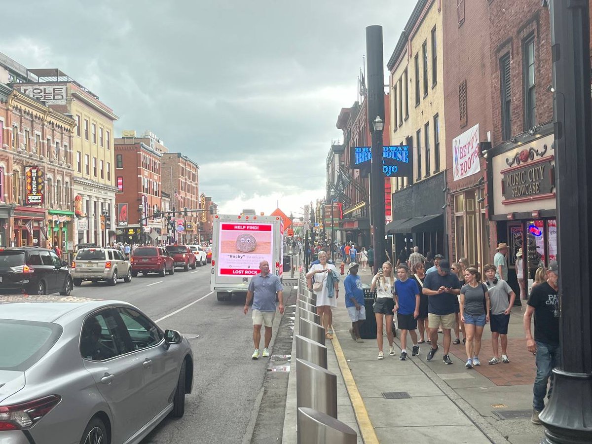 over the weekend i doubled down on $rocky and added over 500 sol on the dip down to $8m

people don't understand how fast this thing can go viral and how pet rocks can become a massive trend.

The BTC Nashville promo solidified my conviction with hundreds of people approaching