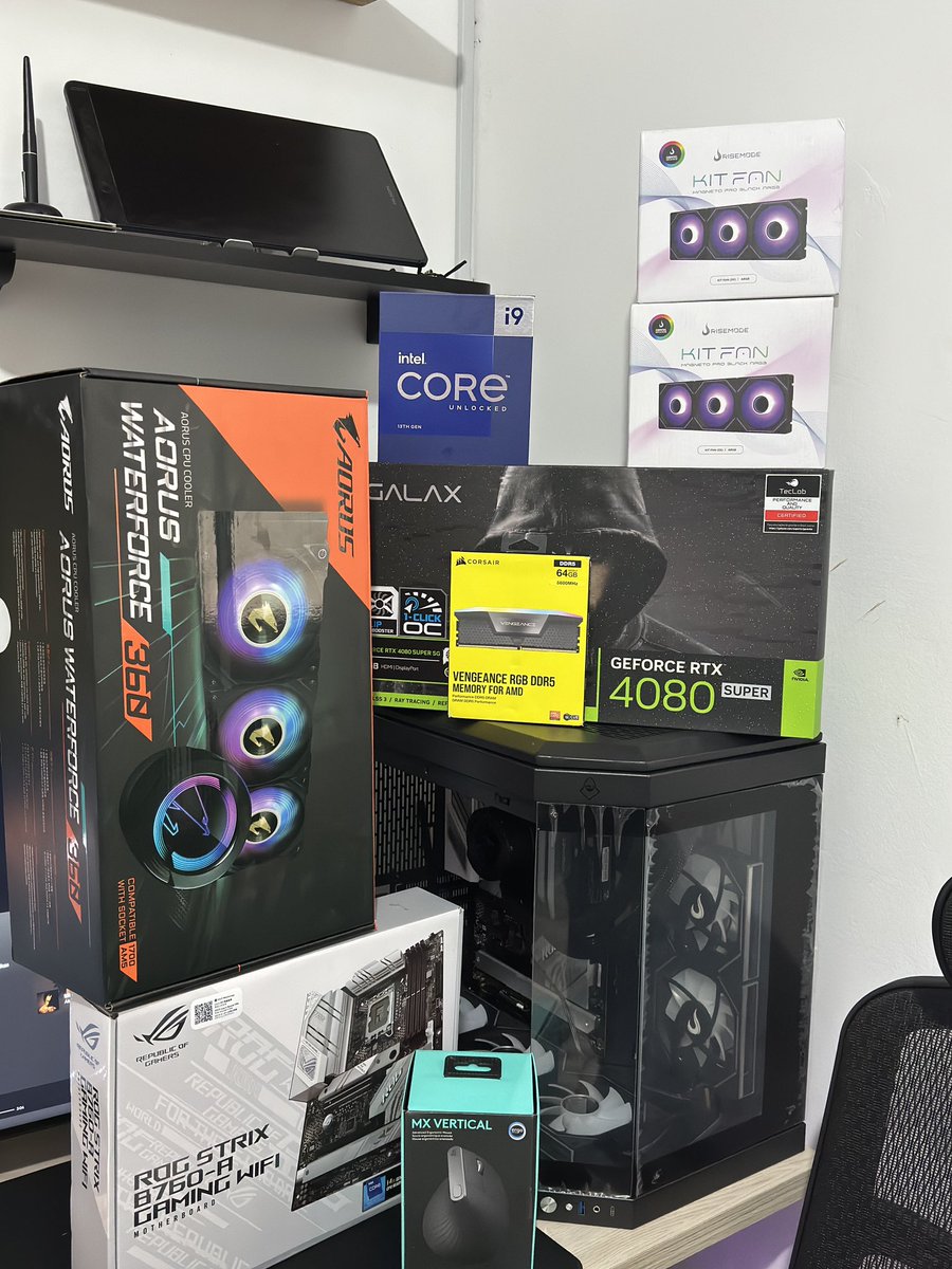 I remember that I thought about quitting Fortnite because I thought it wouldn't bring me any returns in the future, and honestly, I'm glad I didn't give up...