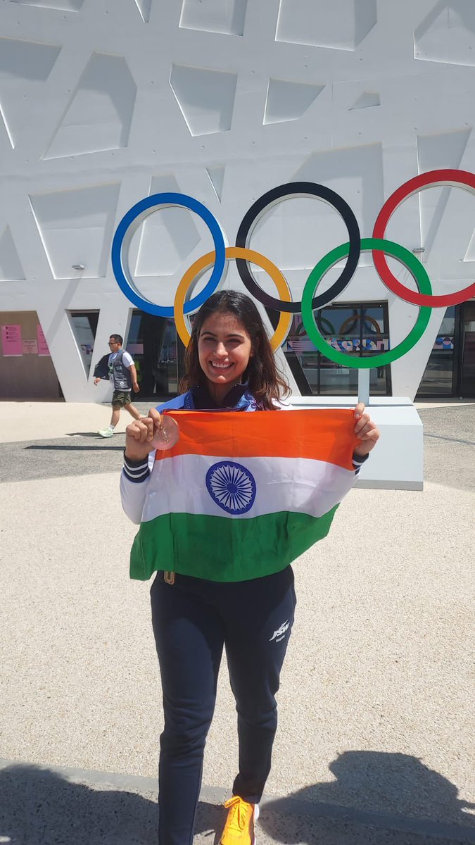 Imronitghosh's tweet photo. India's golden girl @realmanubhaker has become India's pride by winning bronze in Olympics. In this way, make India shine to the world in the coming days. We are by your side and will be by your side in the future ❤

#Olympic2024 #Paris2024 #ManuBhakar #IndiaAtOlympics https://t.co/sDqmmjdLa9