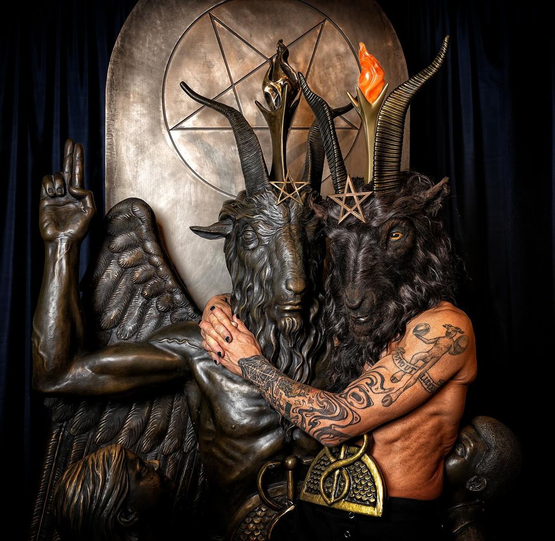 LiahnExtasius's tweet image. 🜏⛧⛧⛧🜏

instagram.com/thesatanictemp…