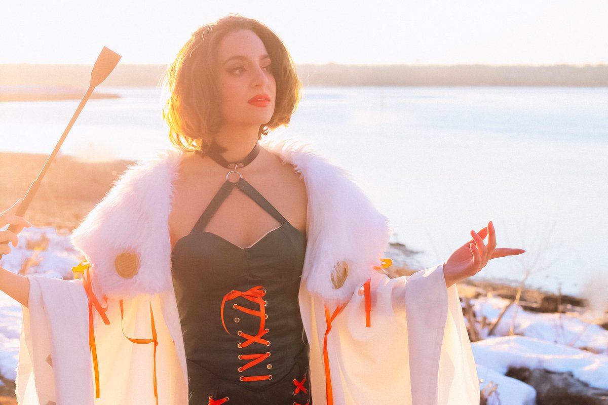 To keep celebrating the five year anniversary of #FE3H , here’s a Manuela shot from 2022 I never posted 🧡🤍🍷

#FiveYearsFE3H <a href="/FiveYearsFE3H/">A Vow Remembered • FE3H 5th Anniversary</a>