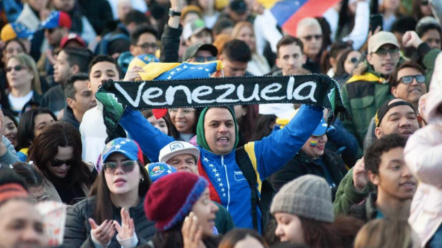 diariodeBA's tweet photo. 🌡 ¡Crece la tensión entre Javier Milei y Nicolás Maduro por los resultados de las elecciones!
👉🏻 El argentino le pidió que reconozca la derrota en las urnas y su par venezolano lo llamó "nazi fascista"
➡️ https://t.co/gJLxSzgIFE https://t.co/hlzOyijdnJ