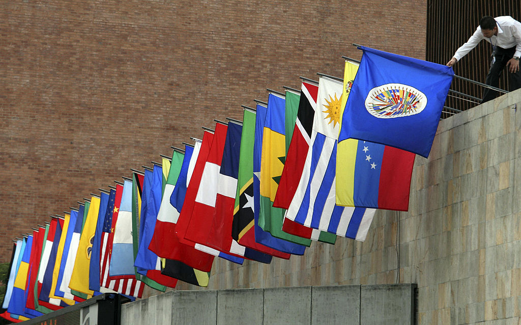 Varios países latinoamericanos piden reunión urgente del Consejo Permanente de la OEA tras elecciones en #Venezuela. 

🔗: cnn.it/4c2jXOH