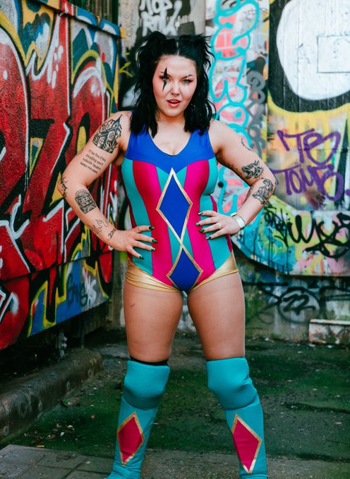 𝔦 𝔩𝔦𝔳𝔢 𝔣𝔬𝔯 𝔱𝔥𝔢 𝔞𝔭𝔭𝔩𝔞𝔲𝔰𝔢 https://t.co/qh2EBQalBQ