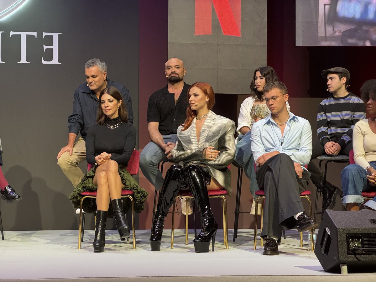 ElisaPelissier's tweet photo. Elite screenwriter Carlos Montero revealed he is in negotiations with Netflix for possible SPIN-OFFs of the series !!!!!! #ELI7E #Elite8final #Elite #Elite8 #Eliteonnetflix #EliteSeries #elites8 #netflix #netflixandchill https://t.co/6Go2q2WlMa