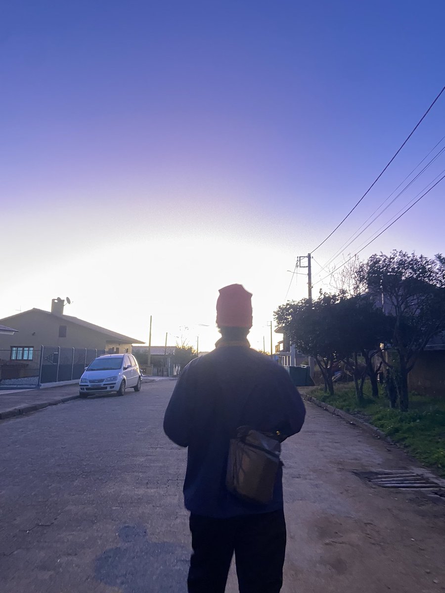 uaupin's tweet photo. dessa tarde linda de sol 
saiu hoje musica com outro bro de angola que me convidou 
Trpp Trop &amp; Uaupin 

TELEFONESS 

Disponível no Spotify! 🤍☀️ https://t.co/1IPbAZOPlQ