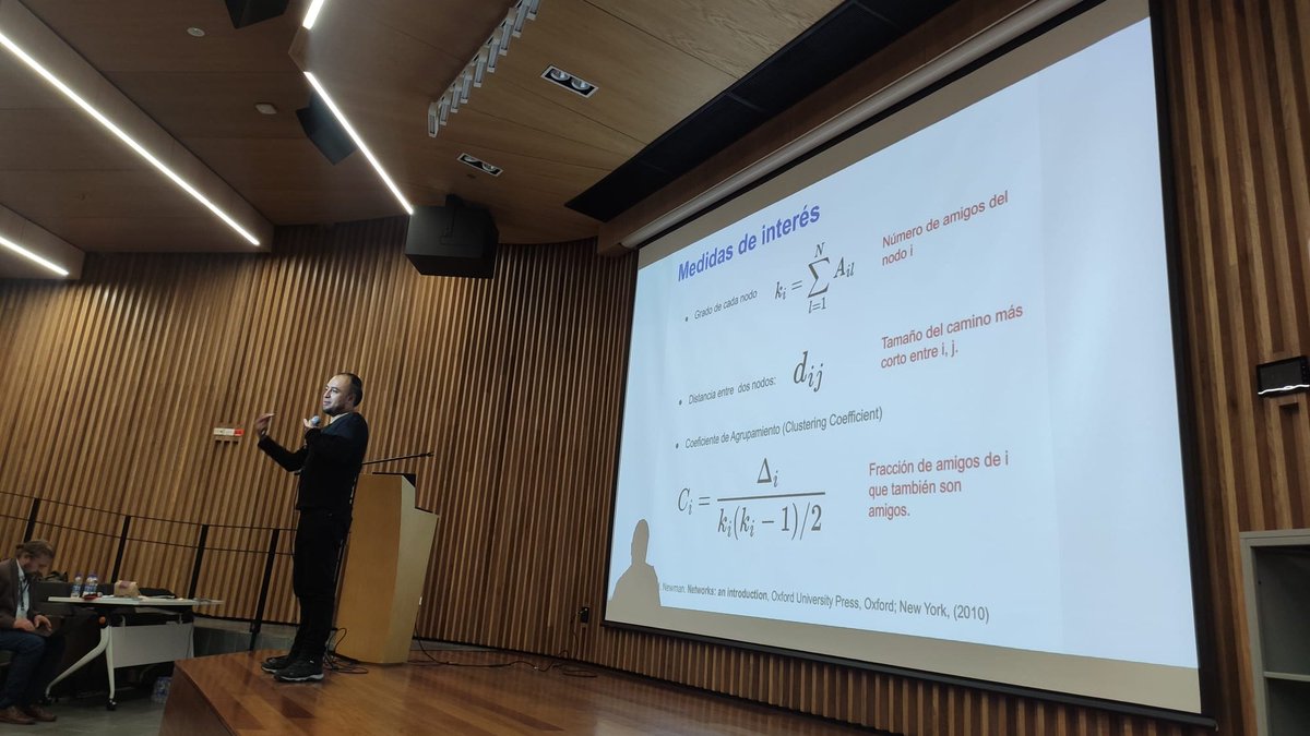 Después de una jornada de Teoría, el Dr. Alejandro Pérez nos introduce en su muy curado y estético taller de Redes Complejas+Python. Datos, códigos y archivos de libre descarga y uso. Hoy sesión en <a href="/LanetConference/">LANET</a>
