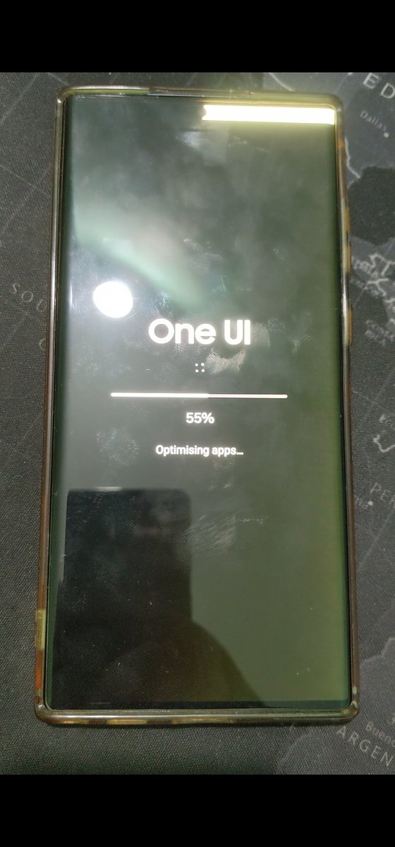 sambeet786's tweet photo. Today while updating a recent update my phone got green line near the notification bar of samsung galaxy s22 ultra. It's really disappointing after purchasing a flagship phone from samsung. Kindly help me out with this issue. @SamsungIndia @SamsungMobile @SamsungNewsIN https://t.co/miNu7OnbjC