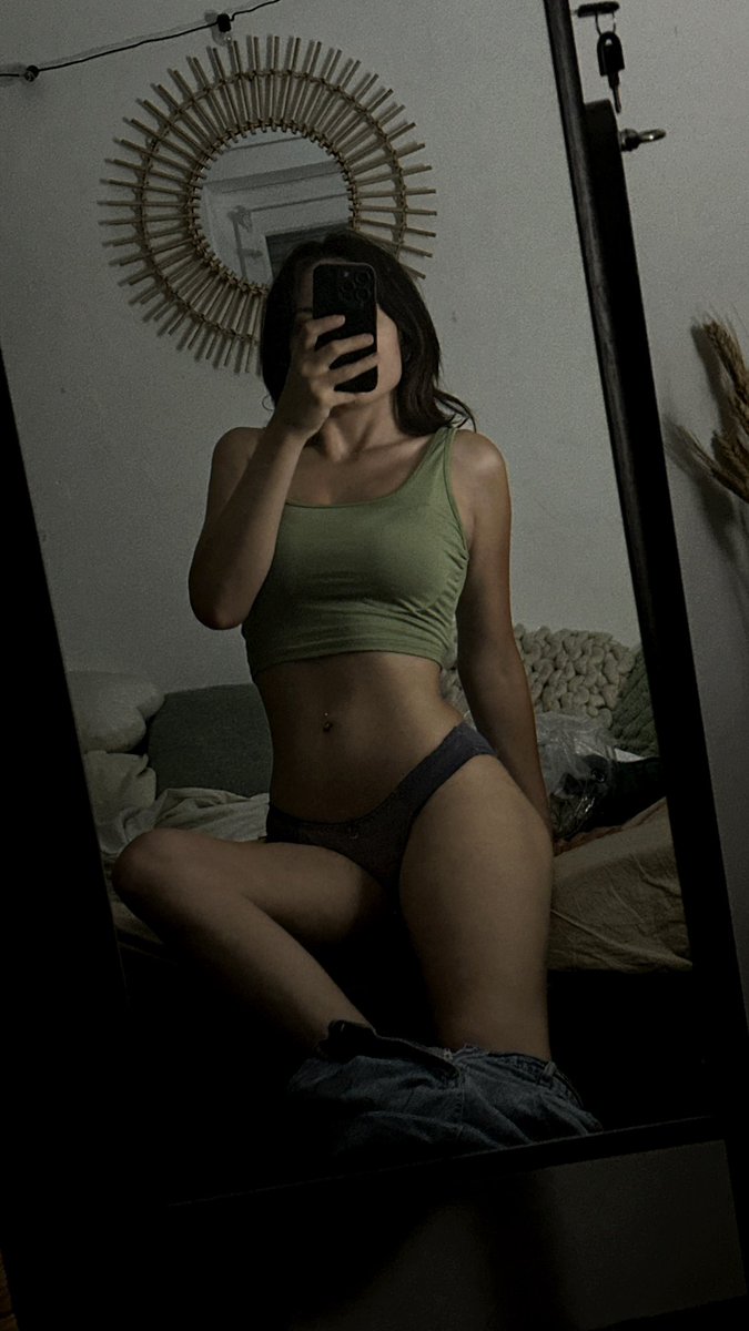 daisy_lewd's tweet photo. Im dropping some good shi on my 🔥 platforms from tomorrow, just saying https://t.co/Z01ElGybnR