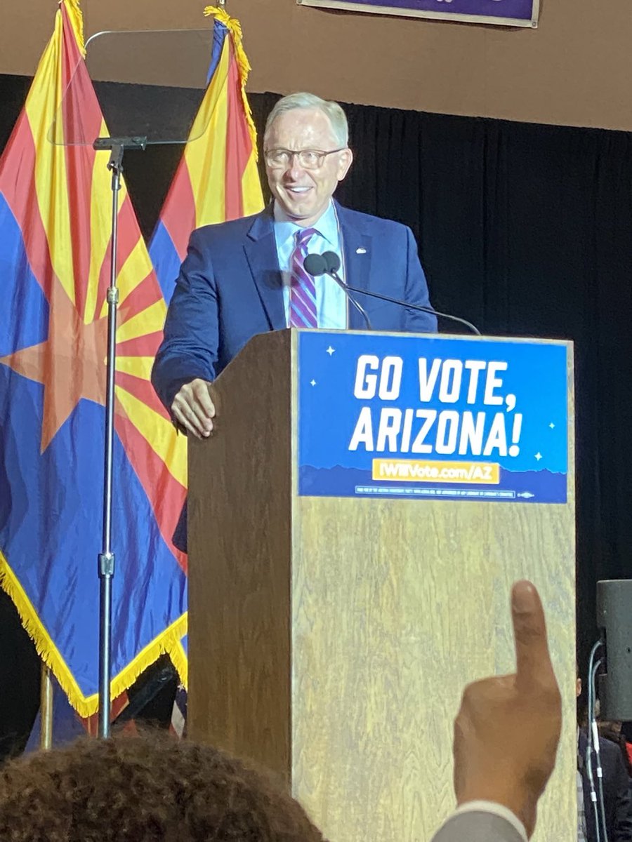 lflorepolitics's tweet photo. This is John Giles. Heโs the Republican mayor of Mesa, AZ. He is endorsing Kamala Harris for president. He supported us in 2022 when he spoke at the Barack Obama campaign rally here in support of Mark Kelly, Katie Hobbs, Adrian Fontes and Kris Mayes.
Patriot๐บ๐ธ
#CountryOverParty https://t.co/PhUvRhKwi6
