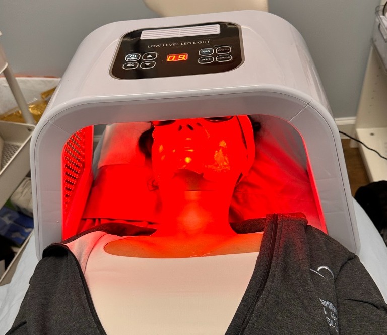 ClearWaveDental's tweet image. Unveil smoother, healthier skin with a personalized facial session by Joanna, our skilled Medical Esthetician. Call 954-345-5200 and treat yourself to some self-care! #HealthySkinJourney #FacialSession #SelfCareRoutine #Facial #MedicalEsthetician #CoralSprings #Parkland