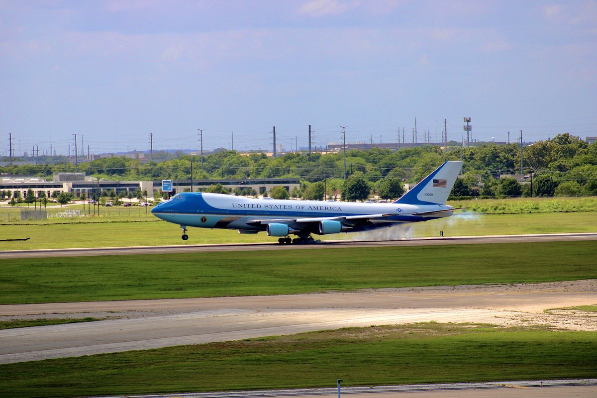 MatthewWatersWx's tweet photo. The #POTUS landing in #Austin, TX passing over the State Capitol building and the #UT on his way to the #LBJ Library https://t.co/lbzfAQAiUw