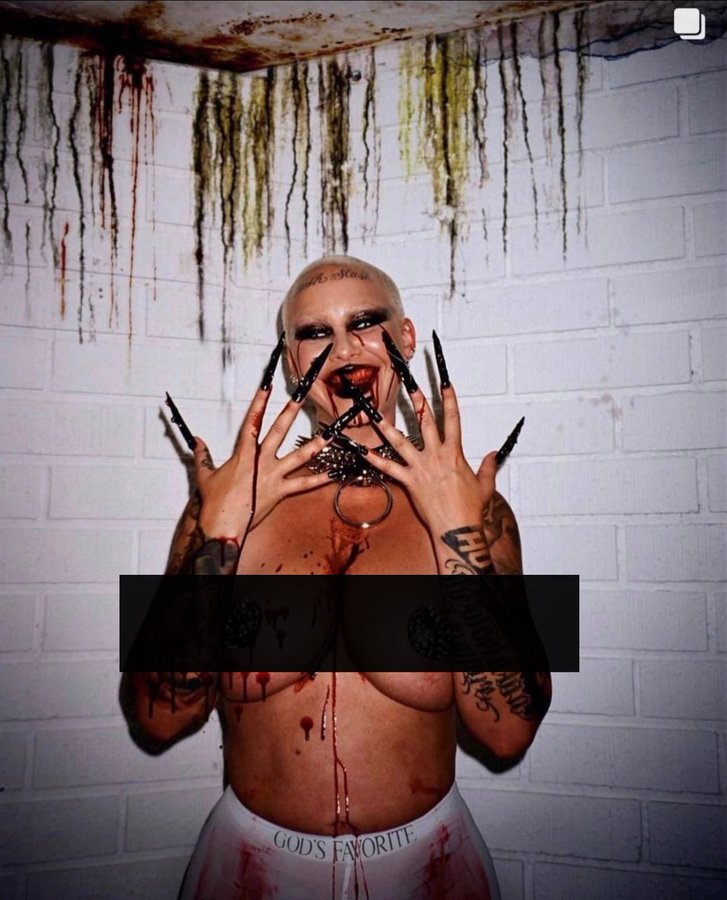 #TrumpIsWeird #VanceIsWeird 
The #MagaCult is #WeirdAF 
This person Amber Rose spoke at #RNCConvention two weeks ago.
#OpeningCeremony