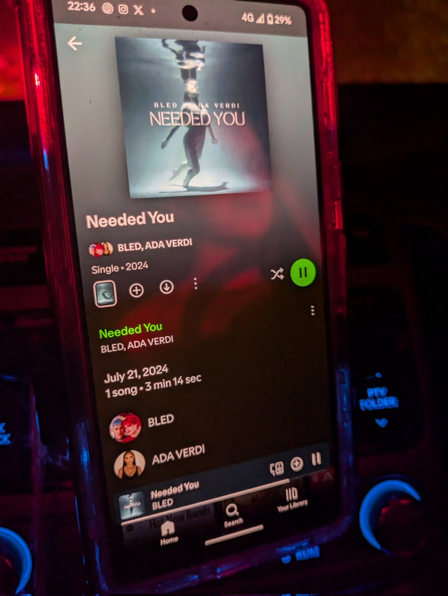 mozzie (orange) tweet media