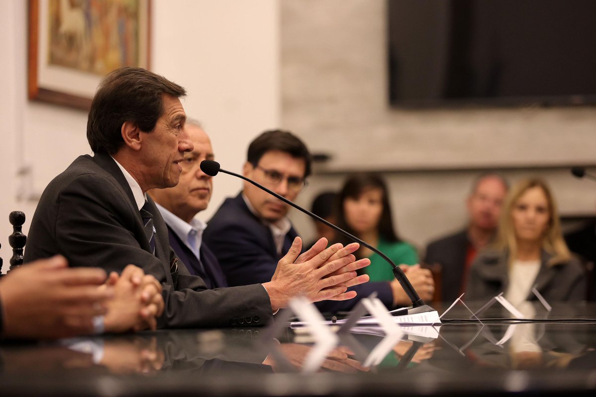 carlossadirjuy's tweet photo. Hoy anunciamos medidas que fortalecerán nuestra economía local, impulsarán a nuestras empresas, microempresas y cooperativas, y generarán trabajo y desarrollo para las y los jujeños. Desde una canasta básica de alimentos esenciales a precios accesibles 🛒 hasta créditos para cooperativas, microempresas y  pymes, estamos comprometidos con el progreso y bienestar de todos.                                                                                                          Juntos seguimos construyendo un Jujuy más próspero.💪