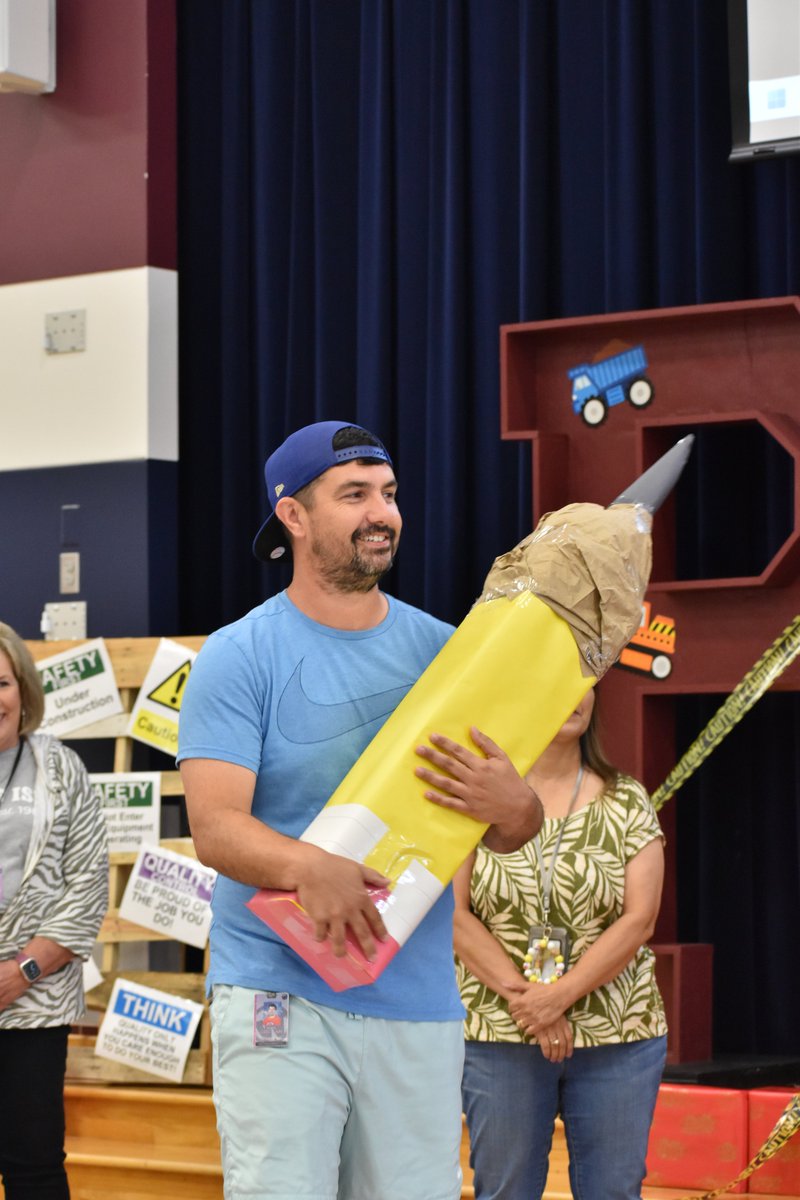 WylieISD's tweet photo. 🦈On their first day back, teachers at Draper, in a fun twist on 𝐒𝐡𝐚𝐫𝐤 𝐓𝐚𝐧𝐤, unleashed their creativity to design products that could transform the way they teach. Congrats to teachers who developed 𝑻𝒆𝒂𝒄𝒉𝒆𝒓 𝑻𝒊𝒗𝒐 for winning Shark Tank! 🏆
#draperdriven https://t.co/qCCMj5ThJD