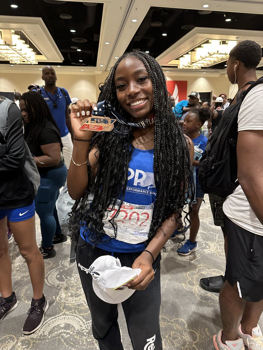 micah_TG4's tweet image. I had a long week at Usaft Jo’s at Texas A&amp;amp;M ending off my sophomore szn a 2x all-American in the 4x1 (7th) and 4x4 (3rd) with a 56.00 split. So grateful for all my coaches and the girls I got to run with this season!! 💙 #juniorsznloading #backinthelab #apranch #AllAmerican