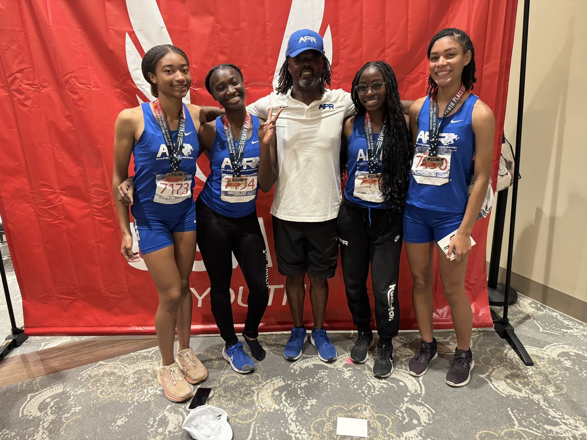 micah_TG4's tweet image. I had a long week at Usaft Jo’s at Texas A&amp;amp;M ending off my sophomore szn a 2x all-American in the 4x1 (7th) and 4x4 (3rd) with a 56.00 split. So grateful for all my coaches and the girls I got to run with this season!! 💙 #juniorsznloading #backinthelab #apranch #AllAmerican