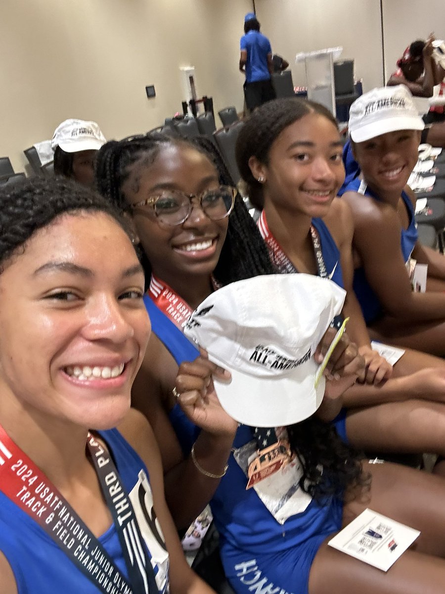 micah_TG4's tweet image. I had a long week at Usaft Jo’s at Texas A&amp;amp;M ending off my sophomore szn a 2x all-American in the 4x1 (7th) and 4x4 (3rd) with a 56.00 split. So grateful for all my coaches and the girls I got to run with this season!! 💙 #juniorsznloading #backinthelab #apranch #AllAmerican