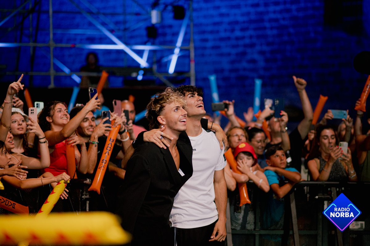 radionorba's tweet photo. @MattiaZenzola e @GiovanniTesse13 sotto il palco di #battitilive per #holden 😍😍😍😍 #mattiaxbattiti https://t.co/YfGXhIafgJ