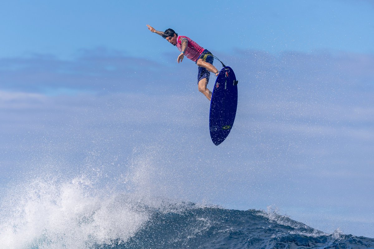 juegosolimpicos's tweet photo. Gabriel Medina y la mayor puntuación en la historia del surf olímpico 🇧🇷🏄‍♂️

El brasileño logró 9.90 en la ola gigante de Theaupo'o. 🤯🫨

¡Un momento mágico! 🌊🌊

#JuegosOlímpicos #Paris2024 https://t.co/zo4rAj6ooJ