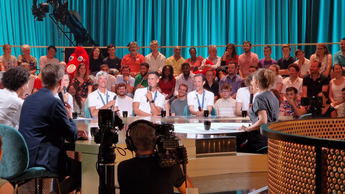 FFEquitation's tweet photo. Nos Bleus en direct sur l'emission Quels Jeux présentée par @LeaSalame et Laurent Luyat sur @FranceTV ! Un beau moment pour l'équitation 😍 au Club France !
#clubfrance #equipedefrance https://t.co/FtoAP62MnG