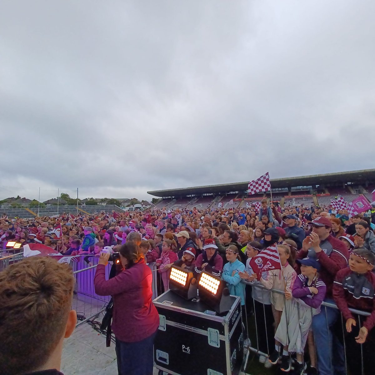 A great crowd in Pearse Stadium to greet our <a href="/Galway_GAA/">Galway GAA Official</a> Senior football team, management and officials! They have given us a brilliant Summer, and we're very proud of their incredible commitment and achievements. Thank you to all the fans that came along this evening