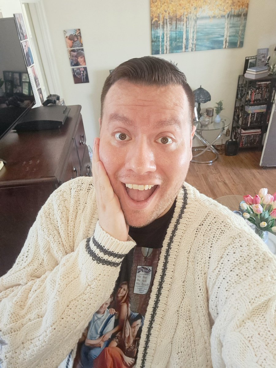 Victorhugoswift's tweet photo. @taylorswift13 @taylornation13 ✨️🎹To kiss in cars, in downtown bars, was all I needed. 🥰✨️ I can't believe I finally have the #folklore #cardigan! I love it so much! #4Yearsoffolklore #taylurking #TaylorSwift https://t.co/gBziQI7hBp