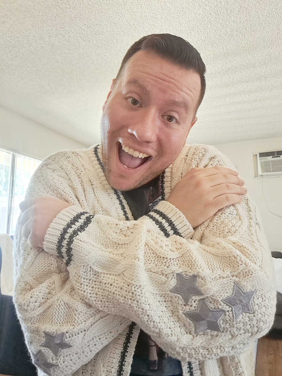 Victorhugoswift's tweet photo. @taylorswift13 @taylornation13 ✨️🎹To kiss in cars, in downtown bars, was all I needed. 🥰✨️ I can't believe I finally have the #folklore #cardigan! I love it so much! #4Yearsoffolklore #taylurking #TaylorSwift https://t.co/gBziQI7hBp