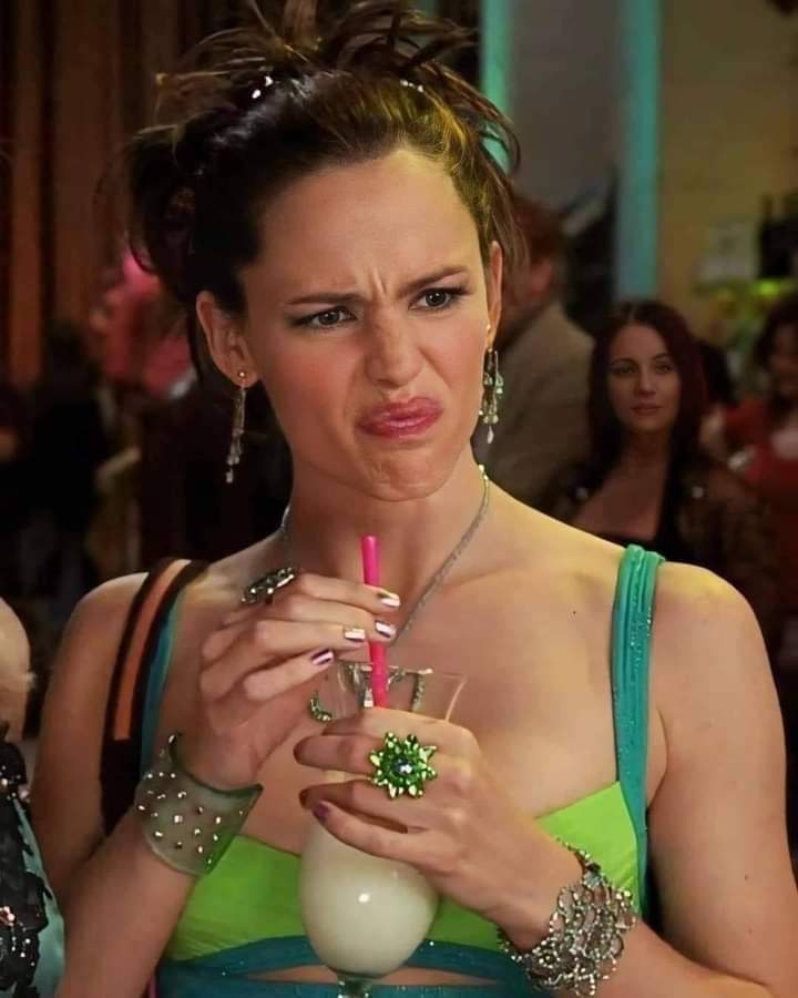 EmeSchmidtz's tweet photo. Mi cara cuando me pinto y me hablan viejos, como si me pintara para que me hablen 🙄 https://t.co/VehKycUZL4