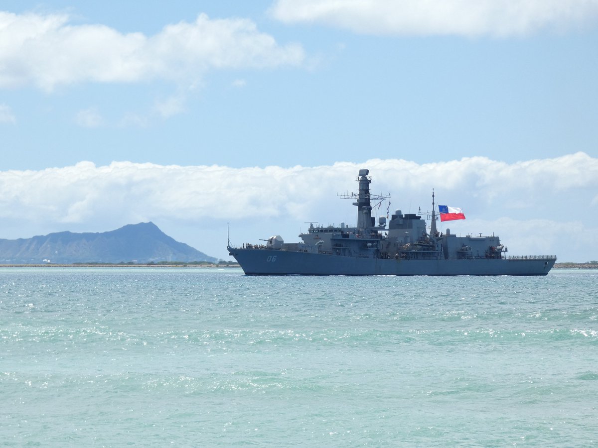 ES12071207's tweet photo. Chilean Navy Duke-class frigate Almirante Condell (FF-06) (ex. HMS Marlborough), #RIMPAC2024 participant, coming into Pearl Harbor - July 29, 2024 #almirantecondell #ff06 https://t.co/ElpWgnZ9Co