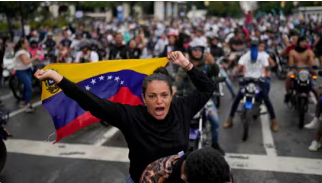 PedullaG's tweet photo. VENEZUELA: ALTA TENSIÓN SE VIVE EN VENEZUELA CON EL PUEBLO EN LAS CALLES RECLAMANDO POR EL TRIUNFO ELECTORAL DE LA OPOSICIÓN. HAY DISTURBIOS Y CONFRONTACIONES EN LAS CALLES DE LAS PRINCIPALES CIUDADES DEL PAÍS. MADURO EXPULSA EMBAJADORES DE ARGENTINA, URUGUAY Y CHILE. https://t.co/5zfmkeeD5l