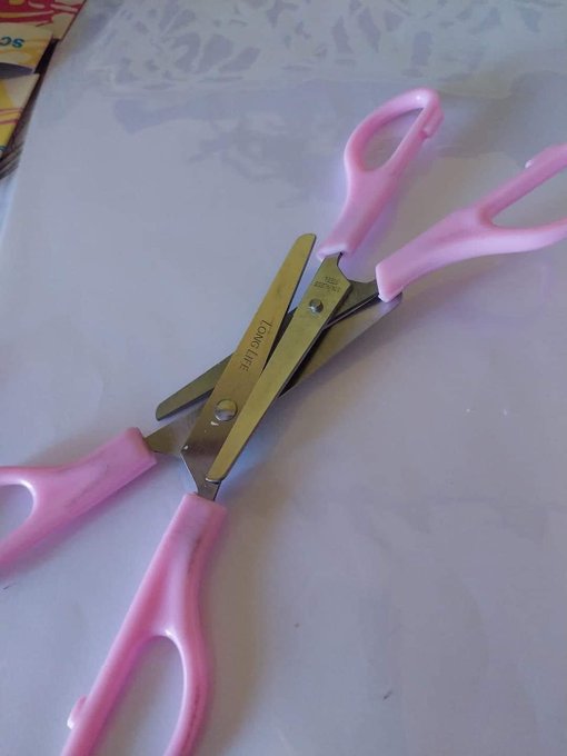 I think yall should scissors, whatever cardi b said. 😛 https://t.co/stWH0J061K<a href="/tag/chocolate"class="tags"><span>#chocolate</span></a><a href="/tag/loveyourself"class="tags"><span>#loveyourself</span></a><a href="/tag/darkchocolate"class="tags"><span>#darkchocolate</span></a><a href="/tag/brokenheart"class="tags"><span>#brokenheart</span></a>