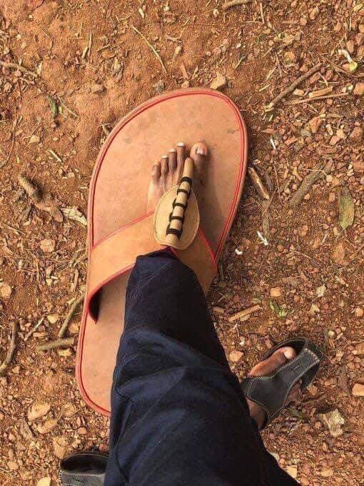 Elle : Chérie, pardon fais doucement . C'est ma première fois.

Dès que tu rentres 👇🏾👇🏾👇🏾