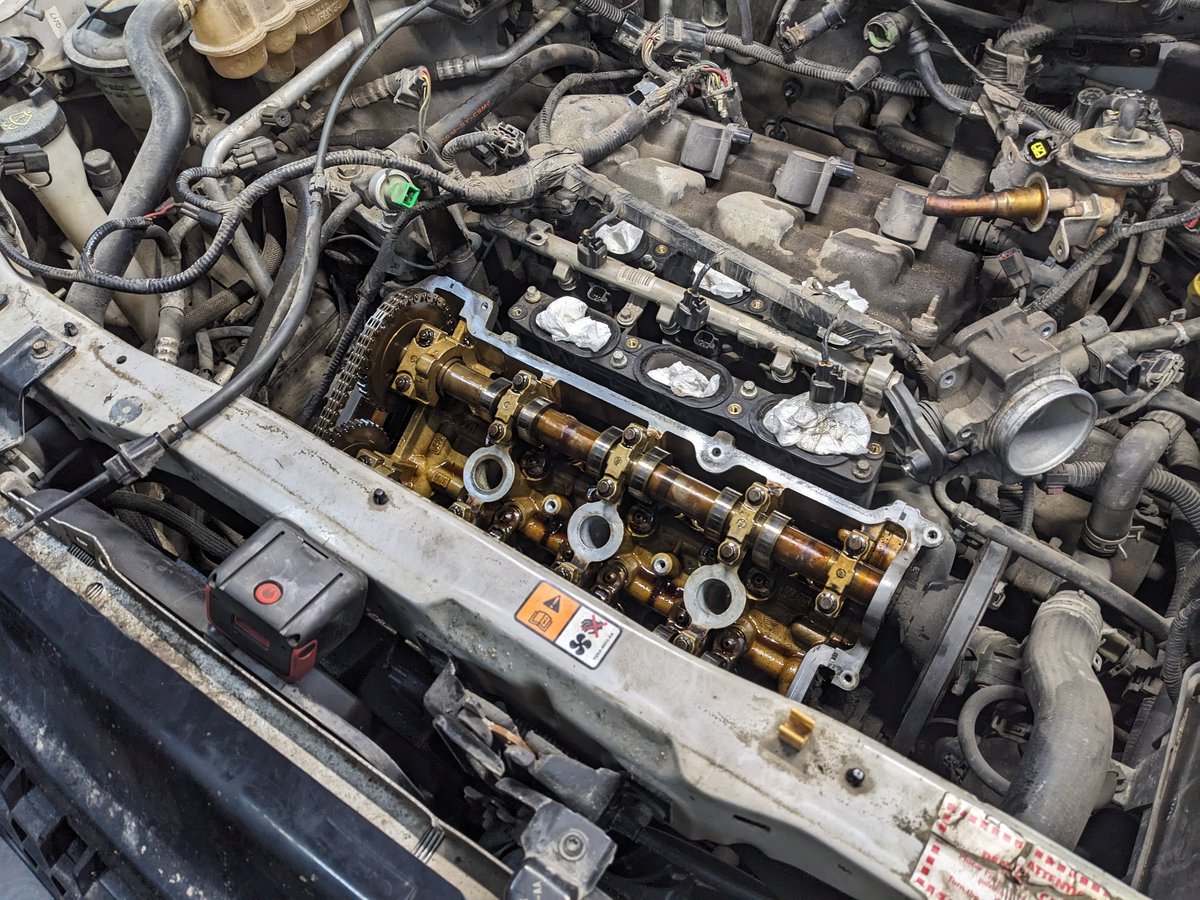 About ready to put one side back together after my trek to the parts store, the old valve cover gaskets were definitely getting pretty stiff, would explain the leak XD