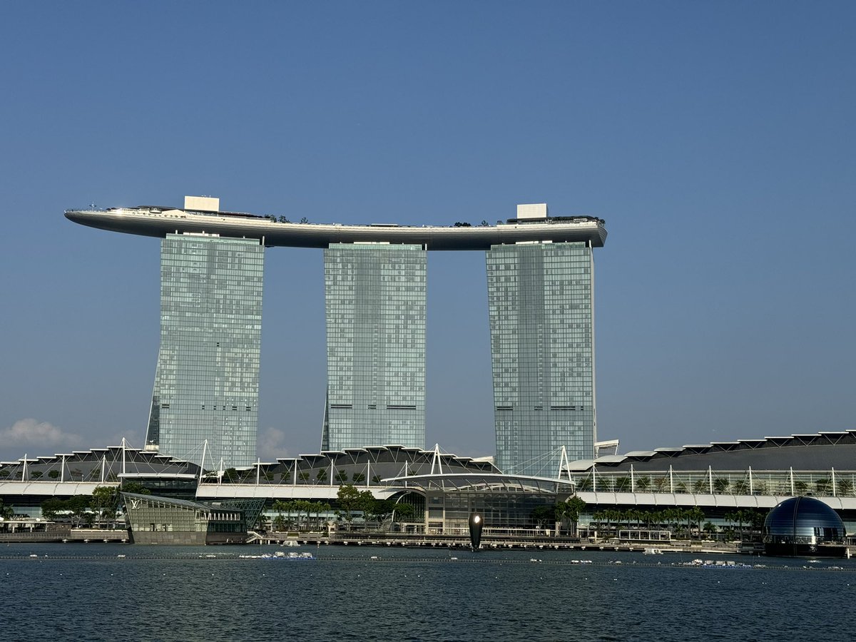 yolodric's tweet photo. Vacation for Singapore🇸🇬 https://t.co/X0myBRZRsp