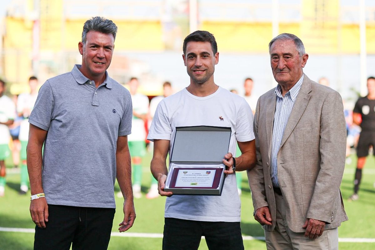 🙌🏻 Abans d'aquest segon partit hem fet el primer homenatge de l'#Històrics24!

❤️ A Gerard Puigoriol 'Putxi', mític jugador del #futbolcat que es retirava l'any passat. 

👏🏻 Gràcies per tot i molta sort en el futur, <a href="/Gerard_Putxi/">Gerard Puigoriol ‘Putxi’</a>!

#SomHistòrics #futbolcat