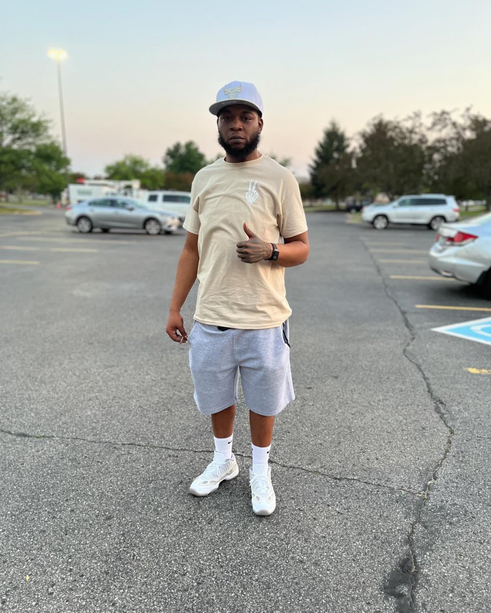 BigScooby32's tweet photo. Happy heavenly 32nd birthday lil bra 🎂💯🙌🏿❌🕊️🤲🏿🎉😇 https://t.co/QeIXJigWdQ