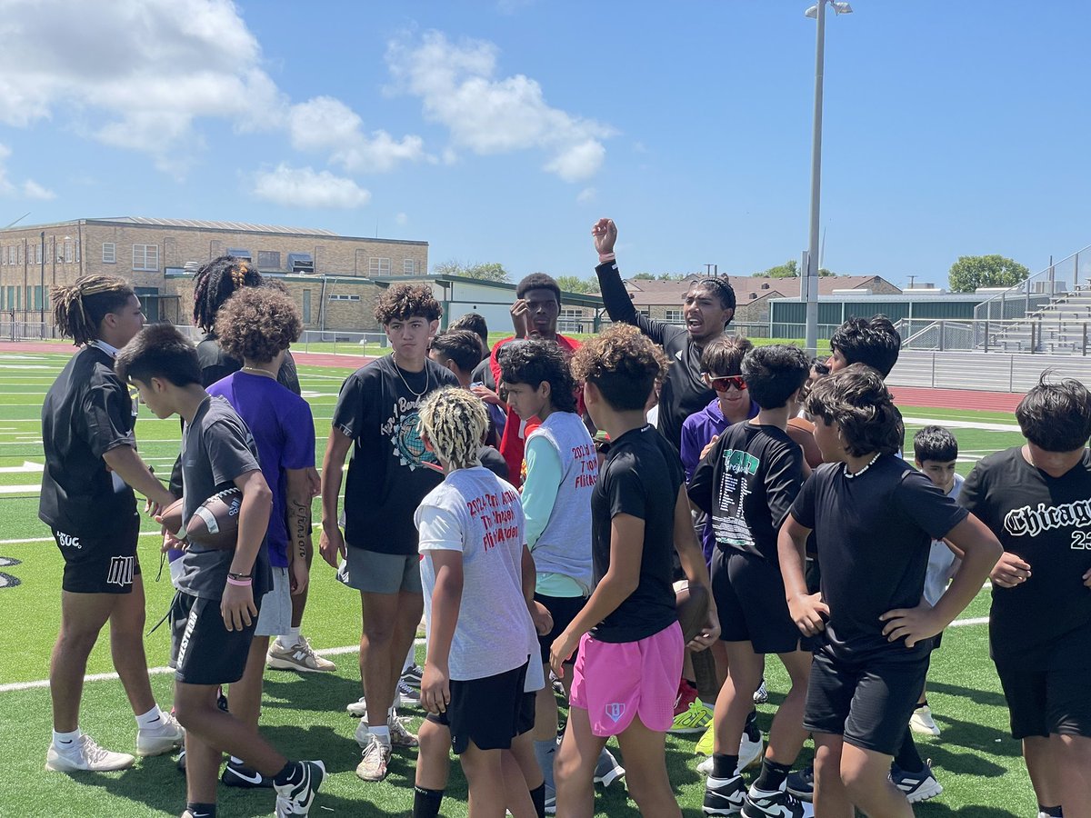 qmartinez's tweet photo. Out in Taft for Andrew Body’s The Chosen 1 Flight Academy. Today the Miller grad and Alabama State QB hosted players up to 8th grade. Tomorrow will be the camp for high school athletes. @CallerSports @ANDREWBODY_ @JoeRiojas11 @Jerryhump3 https://t.co/wzS51qSIvA