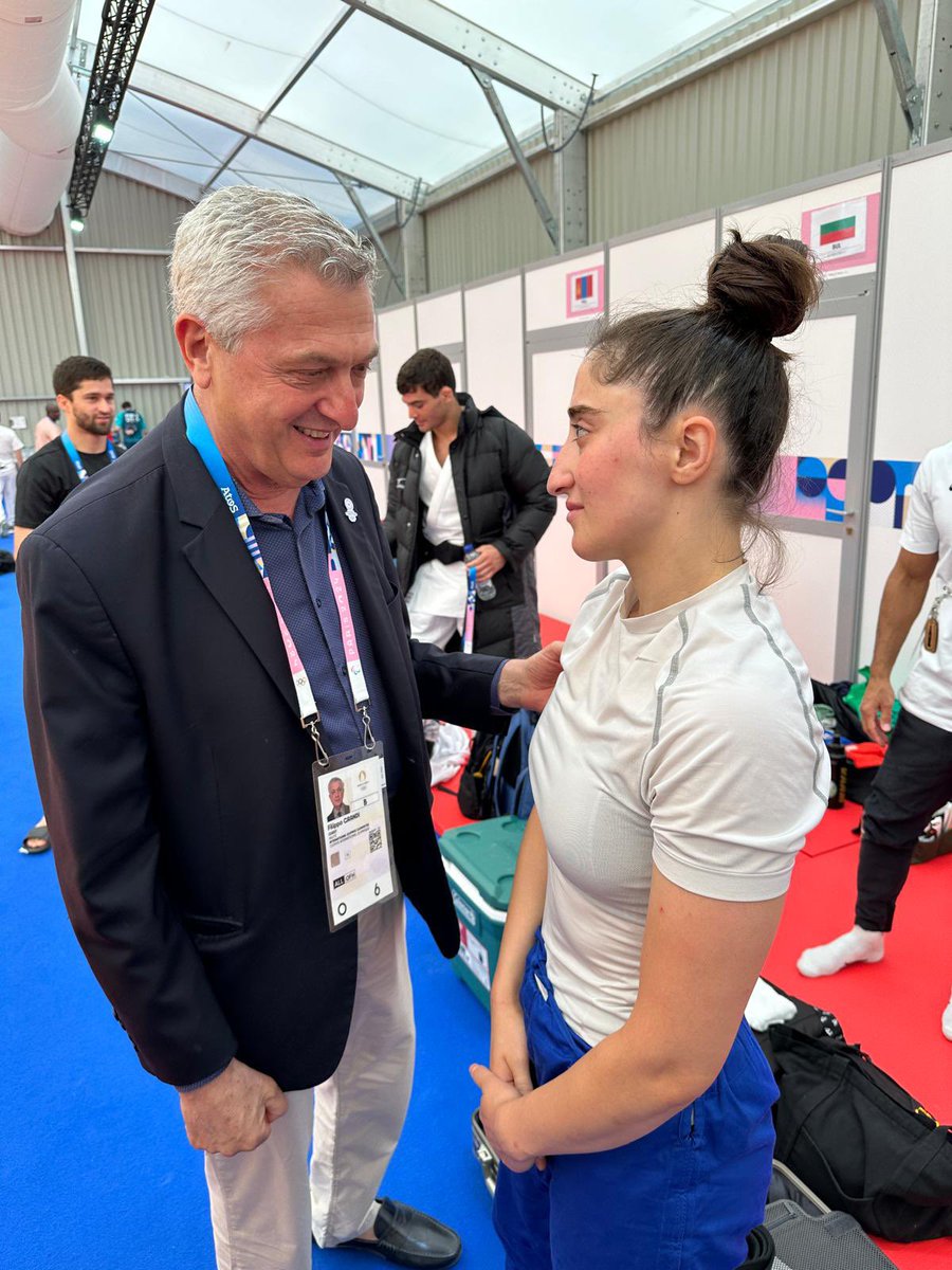 FilippoGrandi's tweet photo. Judoka Muna Dahouk fled war in Syria in 2019 and started competing today in the @Paris2024 @Olympics as part of the @RefugeesOlympic team.

She said once: “In all sports you can find freedom.”

It was such a privilege to meet her.

@iocmedia https://t.co/oXfp14riUO