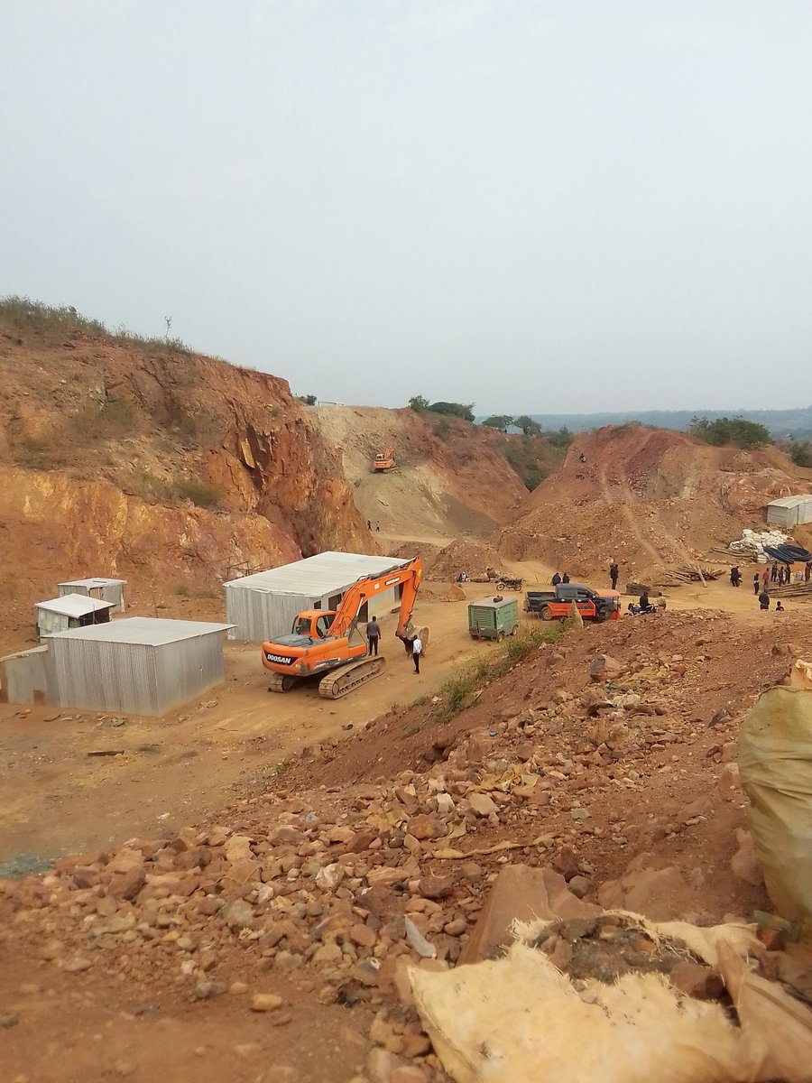 polo_kimanii's tweet photo. Chinese miners in migori county,Nyatike sub county. Btw they are all illegal miners,

Sometime back they were arrested but were then released and the Ocs was transffered to kitale

They are not mining sand or soda ash,They are mining Gold,Dhahabu kama zile za kina solomon bana!! https://t.co/aOiIGBwvOn