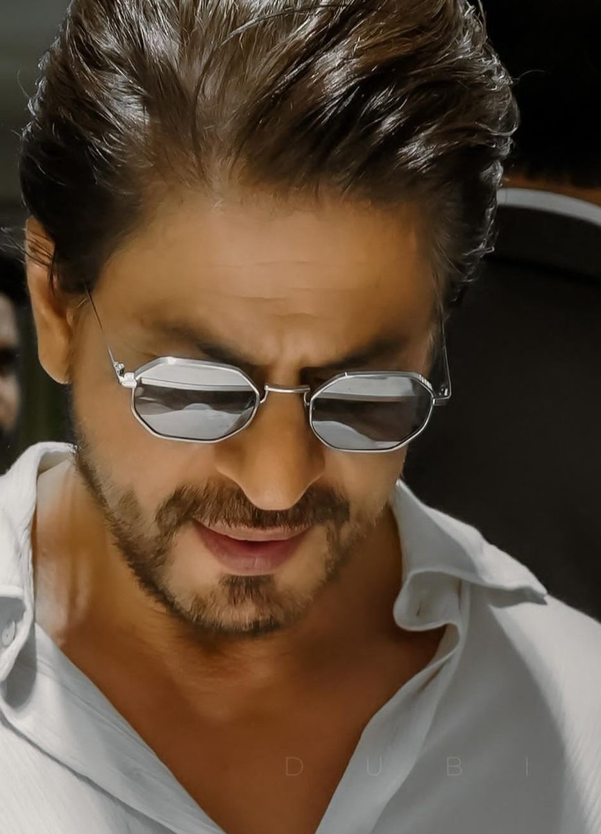 amitkarn99's tweet photo. Nope, #ShahRukhKhan ain't flying to the #USA for eye treatment. 👀
#SRK already got his second eye treatment done when he was in the USA in July 2024.
#KingActor had issues with both eyes, got one treated at Sir H.N. Reliance Foundation Hospital in Mumbai, then had more treatment in the USA in July.
Now, King Khan is all good. 🤞