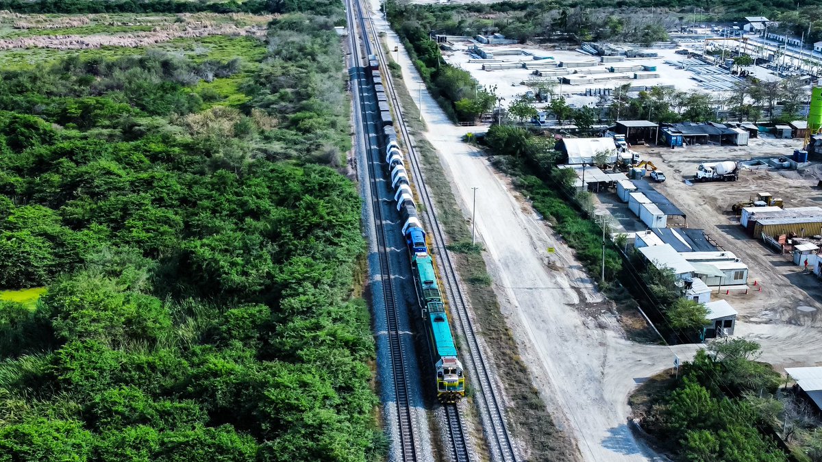 Maria_Constanz_'s tweet photo. #VuelveElTren Hoy el Gobierno nacional alcanza un hito para la intermodalidad del transporte con la publicación de los pliegos definitivos para la APP del corredor ferroviario Dorada - Chiriguaná, la cual se adjudicará en el segundo semestre de 2024, por $3,4 billones. https://t.co/tY9KsWLY70