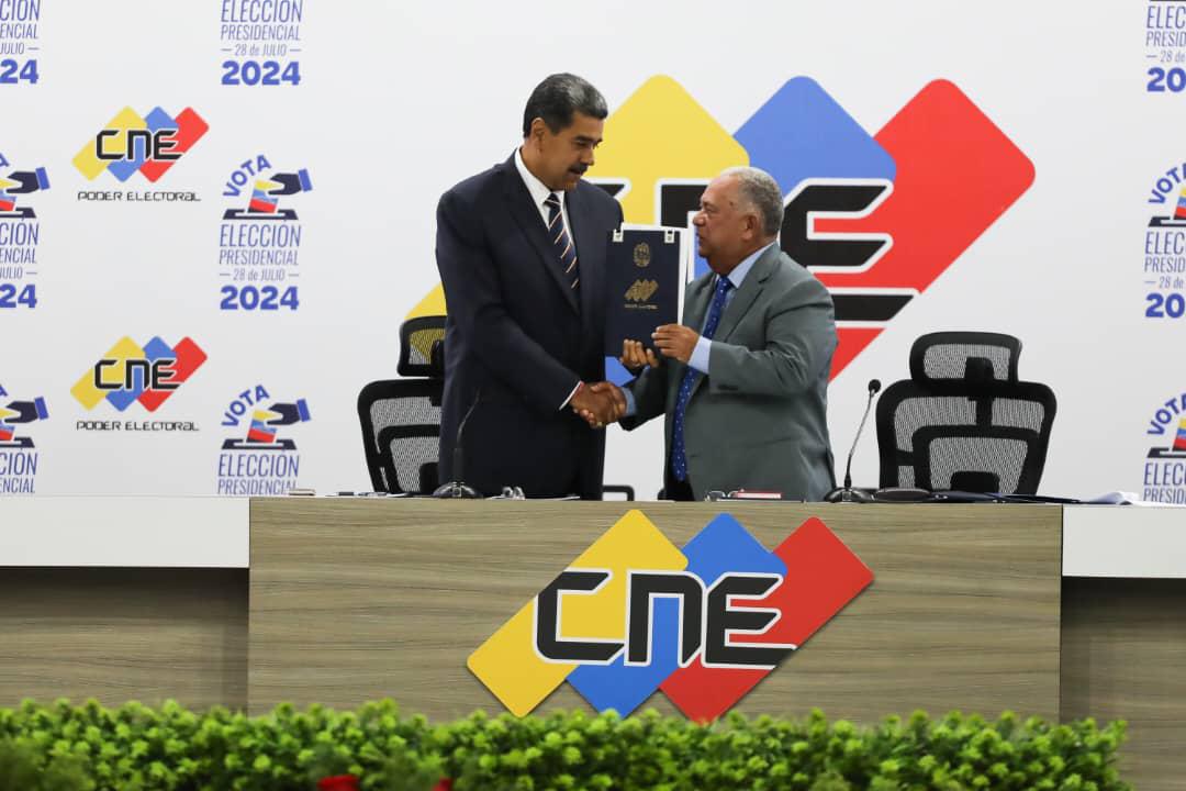 Juan_Dugarte's tweet photo. Acto de Proclamación de Nicolás Maduro Moros como Presidente Electo de la República Bolivariana de Venezuela para el período 2025-2031.

Venceremos 🇻🇪🚩 @NicolasMaduro https://t.co/hxcjPPg4YW