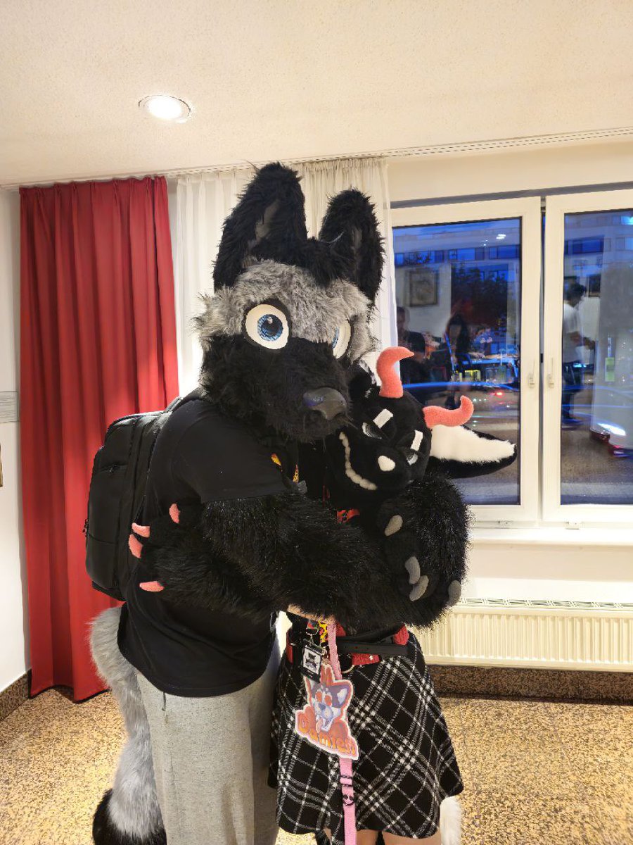 Crait_rat's tweet photo. Back home from #Awoostria 💜
It was a fun time! Here are some pics I took!

[#furry #furryfandom #fursuit #FursuitEverday] https://t.co/mSGwpeAAIt