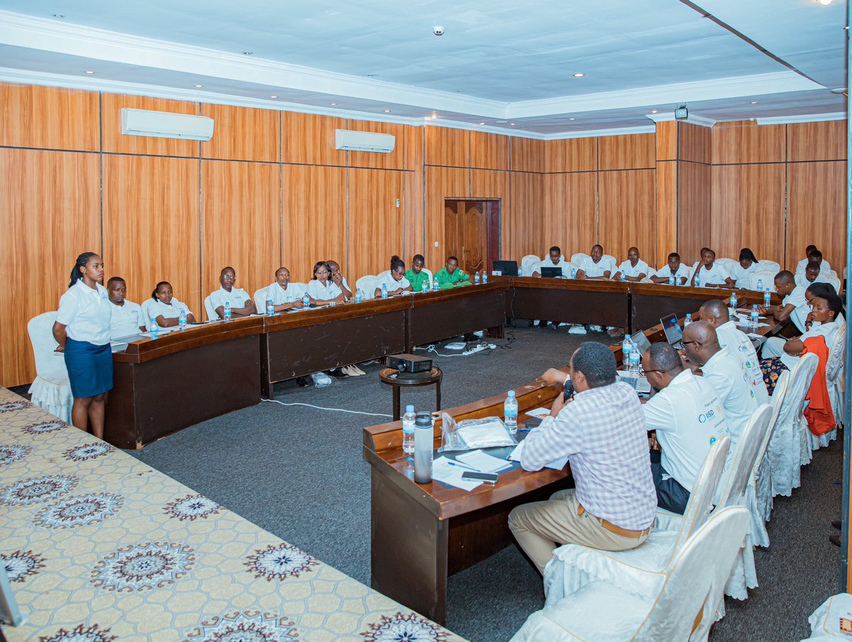 ywprwanda's tweet photo. Today, the Kigali SUNCASA Project team engaged with local leaders from cells and sectors of the Nyarugenge District. We promoted the project goals and raised awareness about its expected outcomes. https://t.co/S6cKjUiF1b