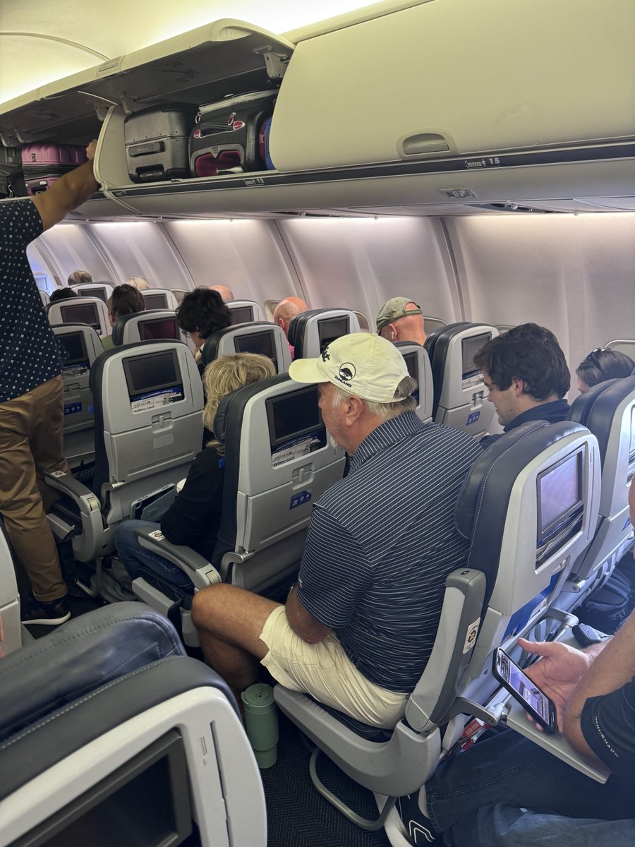 Mats_Fuel_Equip's tweet photo. The Big Kat in a Little Seat

Making the best of his situation, he successfully converted his arm rest into an extended back rest 💰

Lesson 1: If you’re 6’9”, never let the average height book your flight! 

Lesson 2: Turn EVERYTHING into opportunity 

#innovation 
#sales https://t.co/BrmHf1X32J
