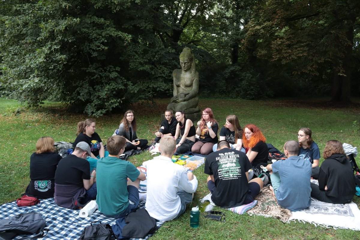 derpaneo's tweet photo. Vielen Dank für das tolle #DAibzig Wochenende💜🖤Es war richtig schön euch alle zu sehen und Zeit miteinander zu verbringen!✨#DA
DAnke an Alex fürs Bilder machen und an Debby für das gemeinsame Organisieren🥰
Ihr seid alle wundervoll!💙 https://t.co/g3KKg66cPF
